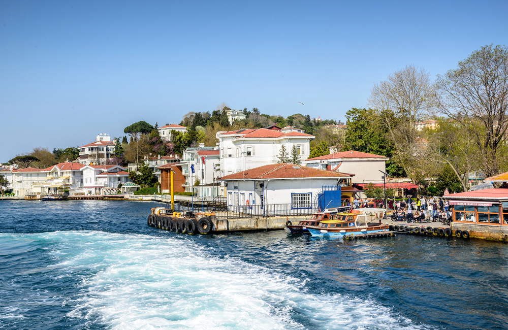 Scenic Waterfront Yalis of the Dardanelles